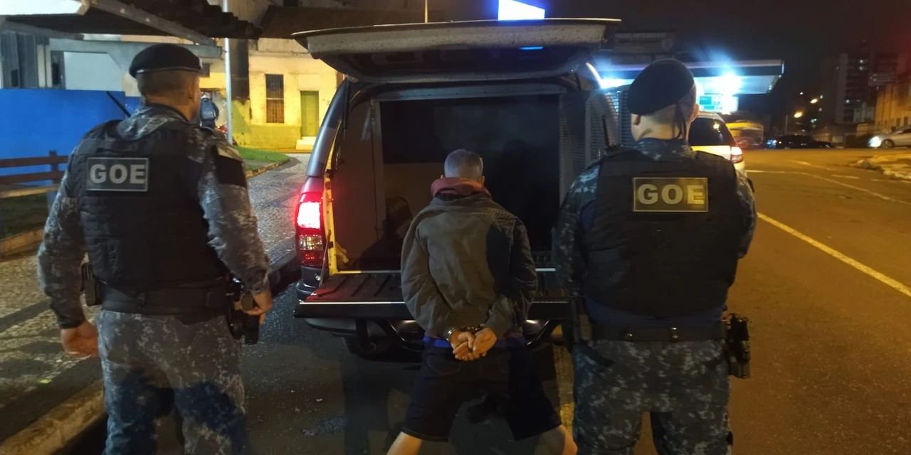 Homem com mandado de prisão em aberto por crimes de homicídio, roubo e tráfico de drogas é detido no Centro de PG