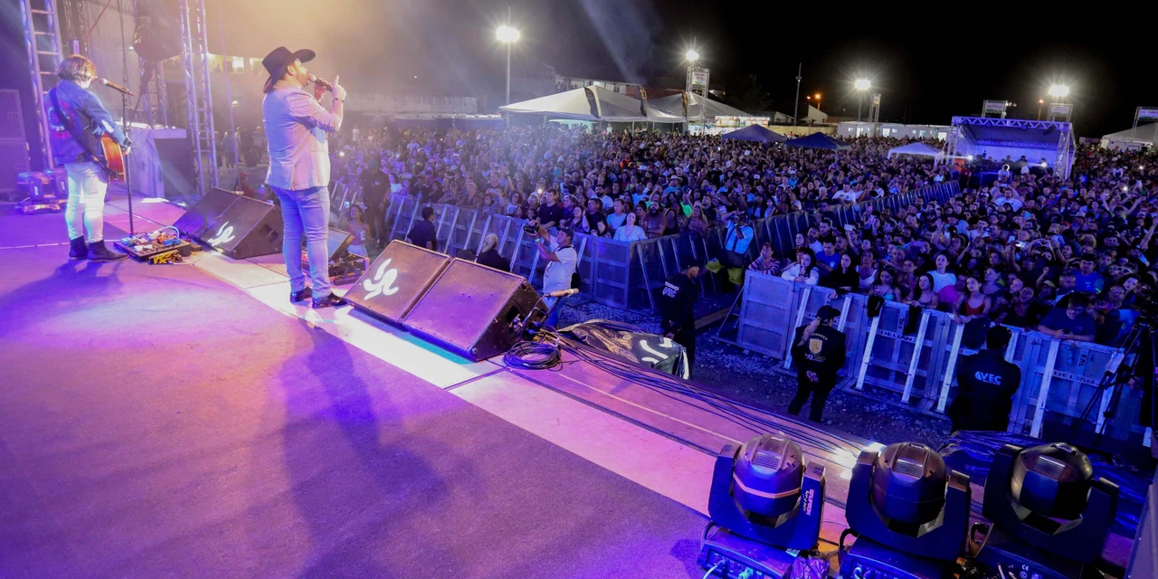 Edson & Hudson e Jeann & Julio encerram primeira semana de shows gratuitos no litoral paranaense