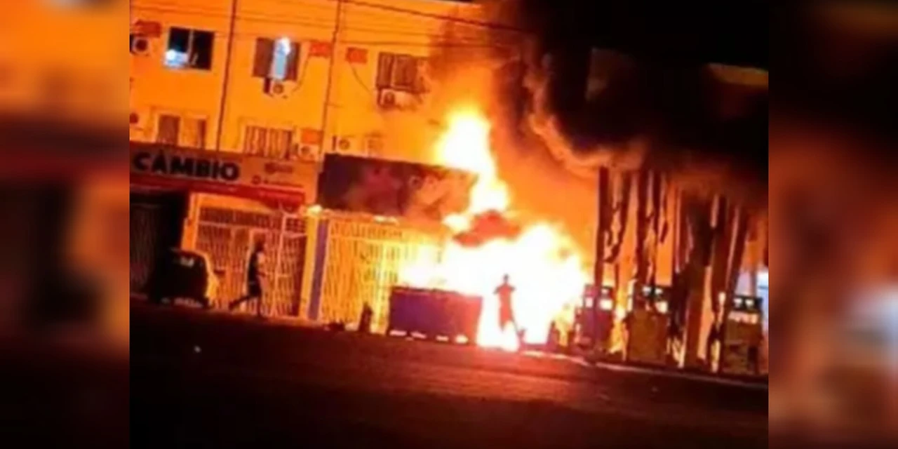 Veículo explode e posto de combustível pega fogo em Foz do Iguaçu