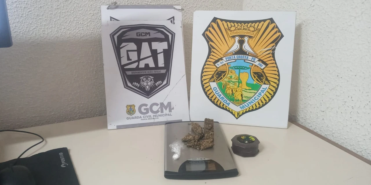 Dupla é detida com maconha na Praça Pôr do Sol