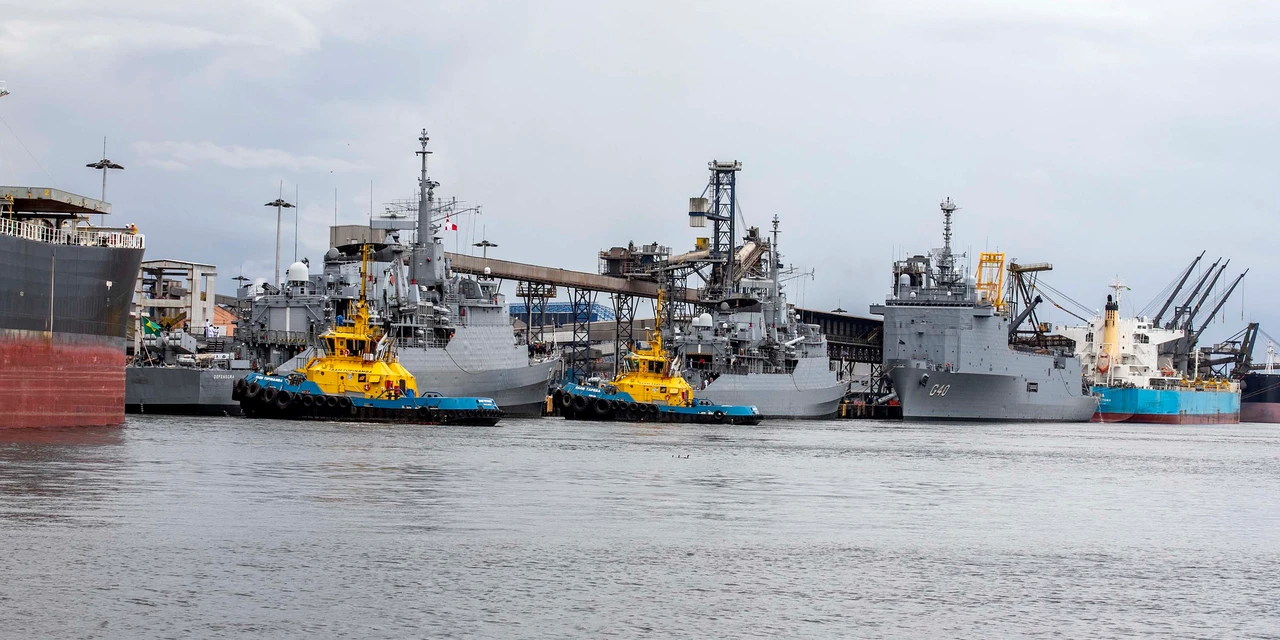 Embarcações da esquadra da Marinha já atracaram no Porto de Paranaguá