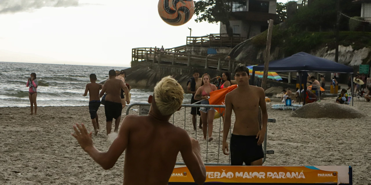 Programação esportiva dos postos fixos do Verão Maior Paraná vai até o dia 31 de janeiro