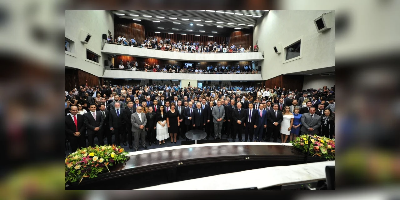 Posse dos 54 deputados eleitos acontece nesta quarta-feira na Assembleia Legislativa do Paraná