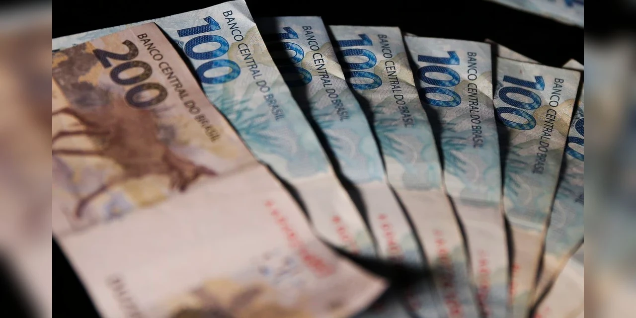 Receita paga hoje lote residual de restituição do Imposto de Renda