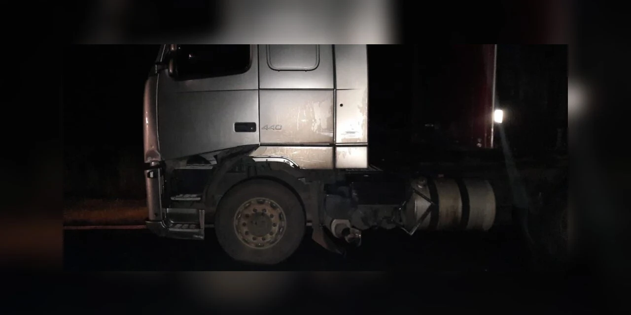 Motociclista morre após colidir contra caminhão na PR-151, entre Palmeira e PG
