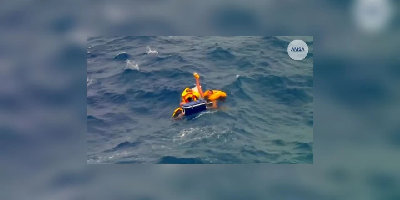 Náufragos são encontrados agarrados em cooler no mar da Austrália