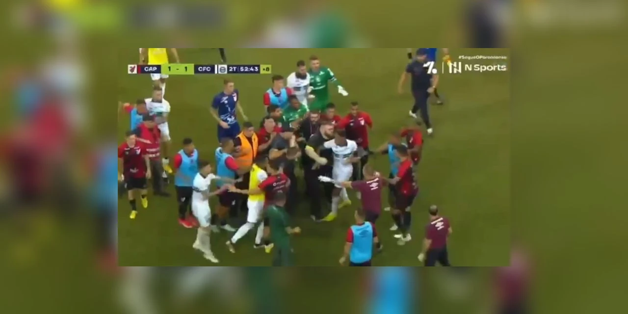 Vídeo: Atletiba termina empatado e com briga generalizada na Arena da Baixada