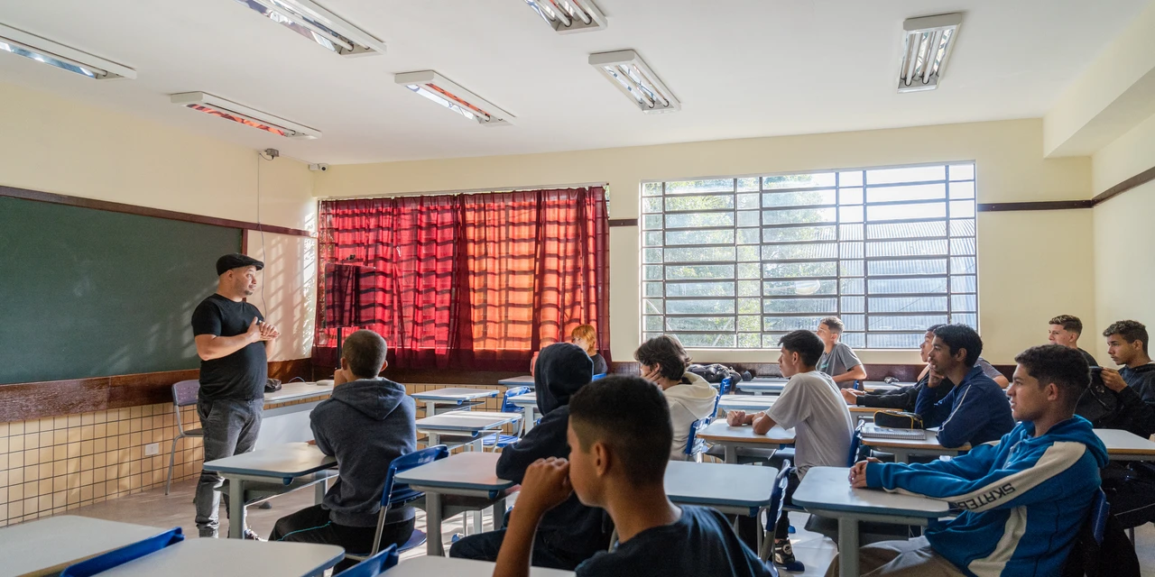 Cerca de 1 milhão de alunos retornam às aulas na rede estadual do Paraná