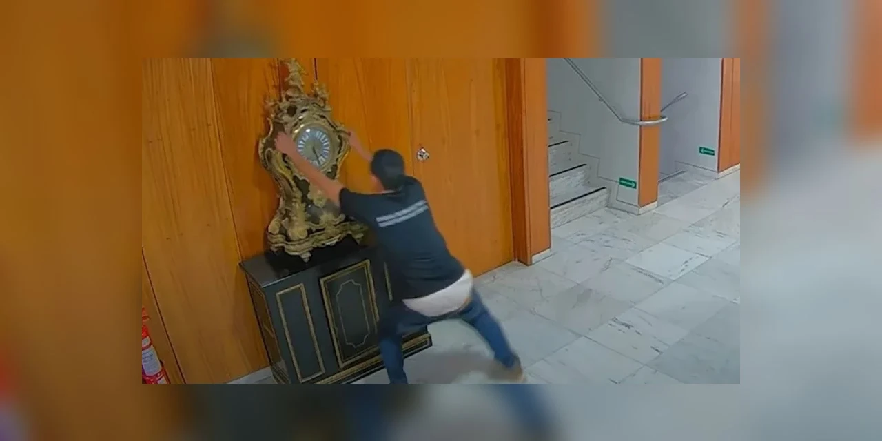 Suíços se oferecem para consertar relógio destruído durante invasão ao Palácio do Planalto