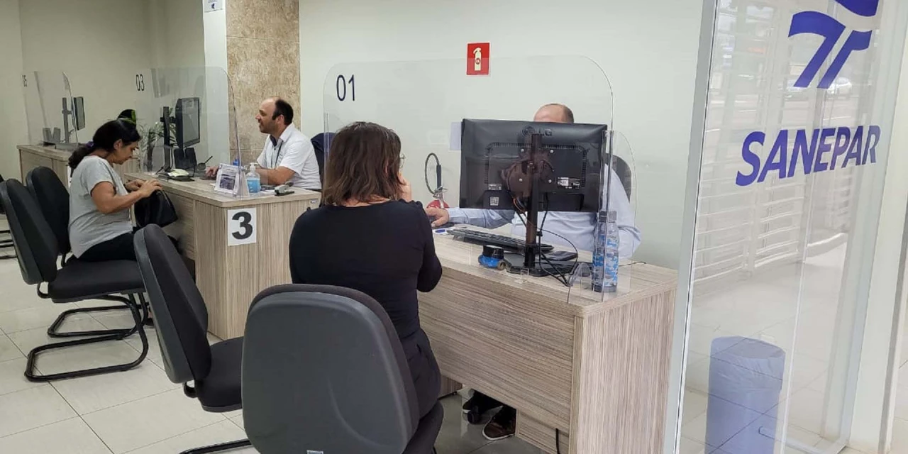 Centrais da Sanepar abrem no sábado (11) para cadastro no Água Solidária e renegociações