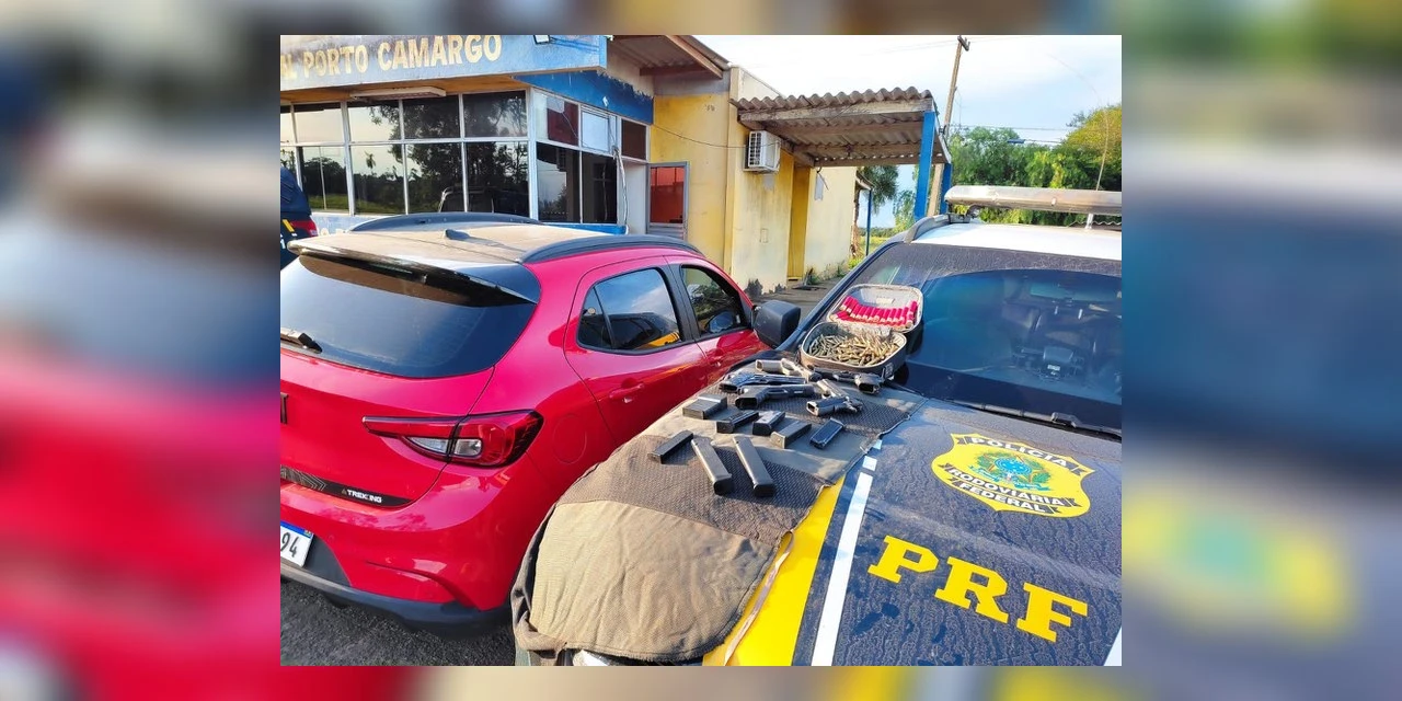 Polícia Rodoviária Federal intercepta pequeno arsenal em carro roubado no PR