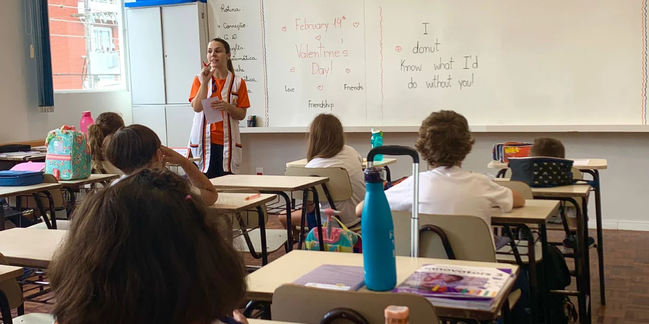 Colégio Sepam celebra Valentine's Day com alunos abordando o amor ao próximo