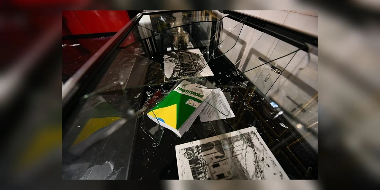 Senador apresenta Projeto de Lei complementar que torna inelegível quem atentar contra a democracia