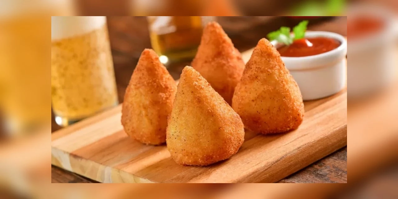 Coxinha é eleita entre melhores comidas de rua do mundo
