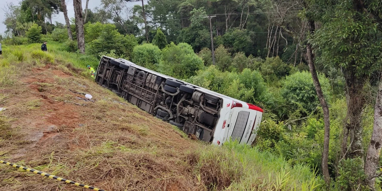 Motorista de ônibus que tombou e causou sete mortes é indiciado por homicídio