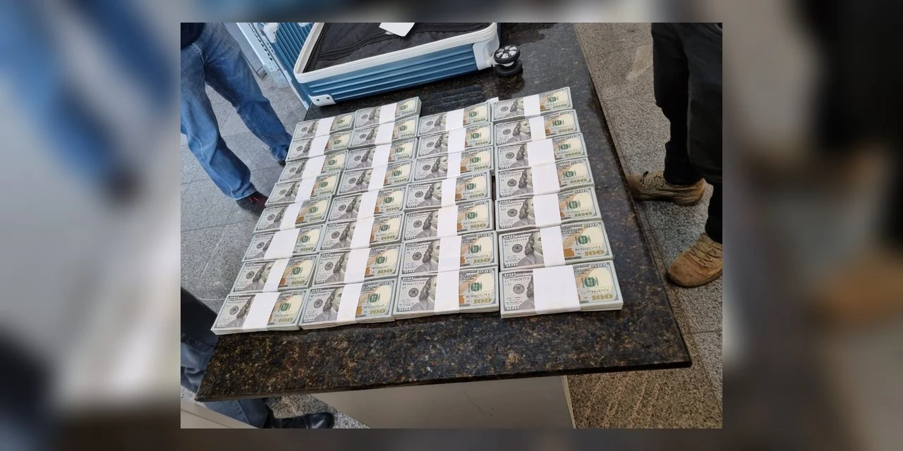Coreano é preso com 300 mil dólares em fundo falso de mala em aeroporto do PR