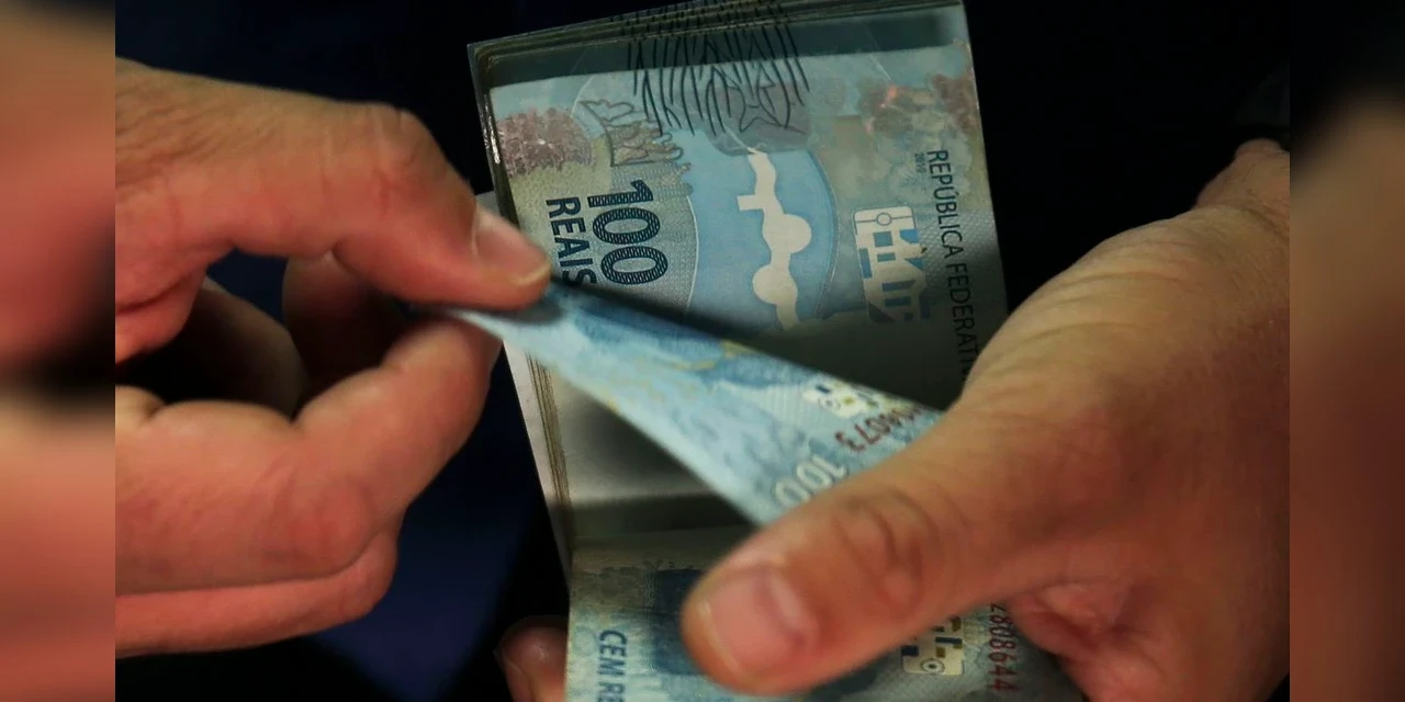 Número de famílias paranaenses endividadas tem queda em fevereiro