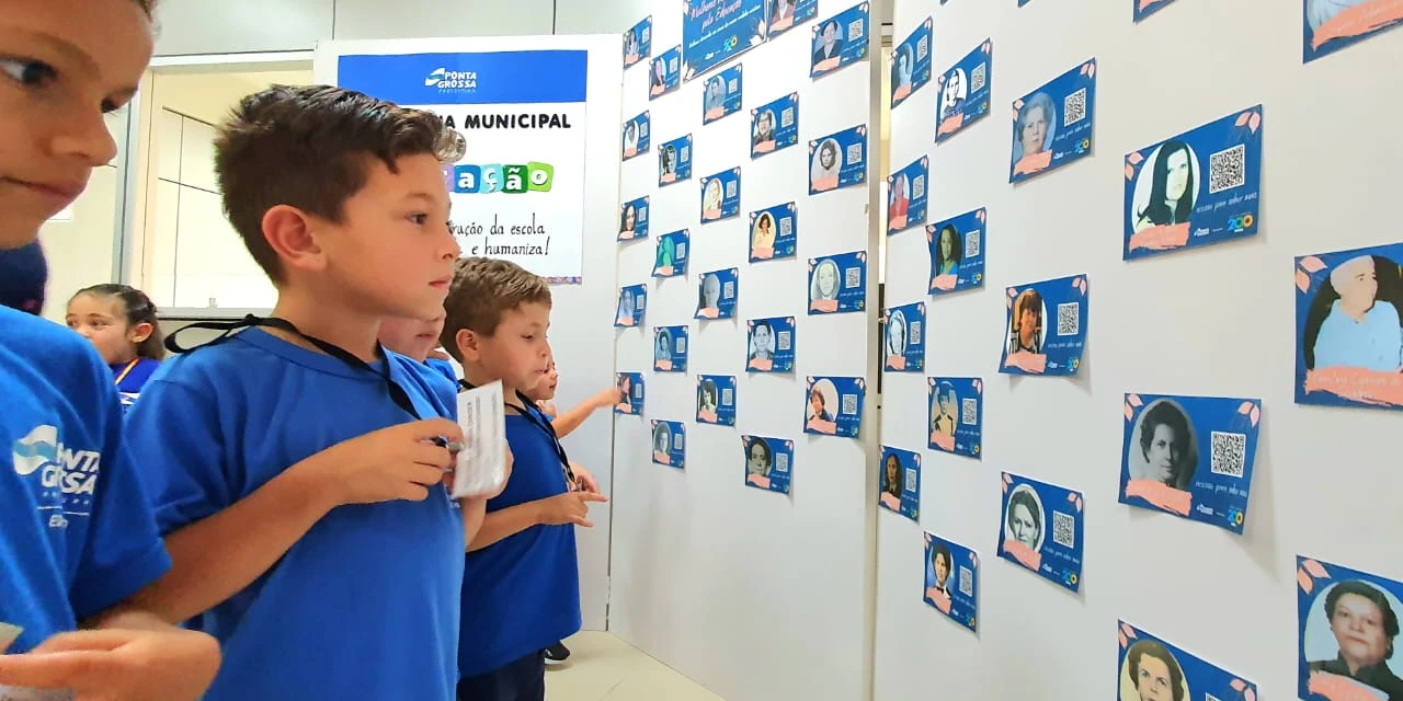 Secretaria de Educação de PG homenageia mulheres com publicação de biografias de patronesses