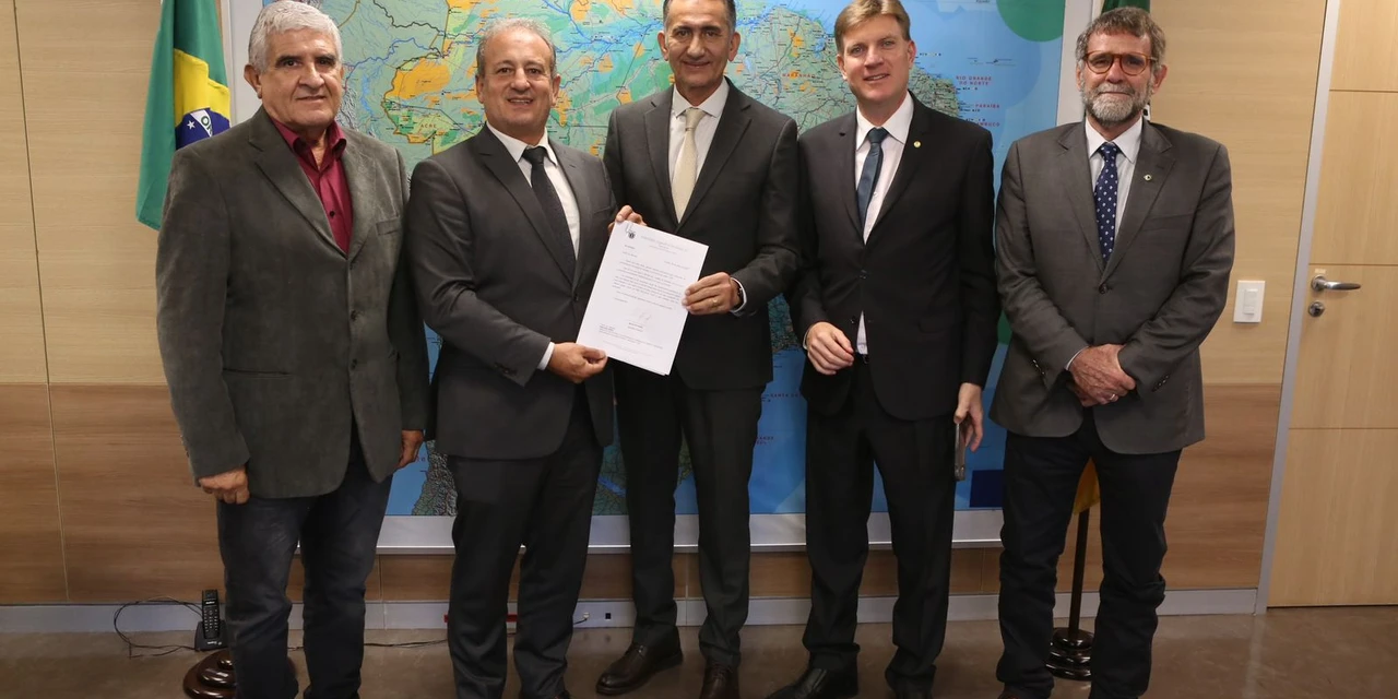 Moacyr Fadel protocola pedido para pavimentação de estradas rurais no Ministério da Integração e do Desenvolvimento Regional