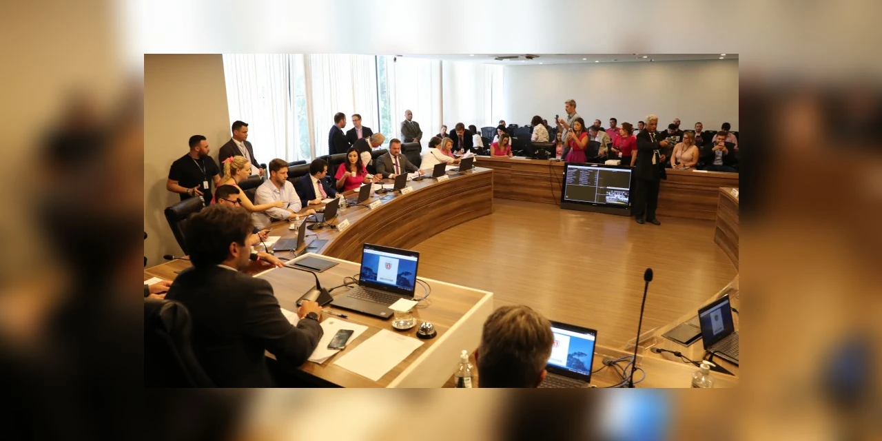 CCJ analisa projeto que altera Reforma Administrativa do Paraná