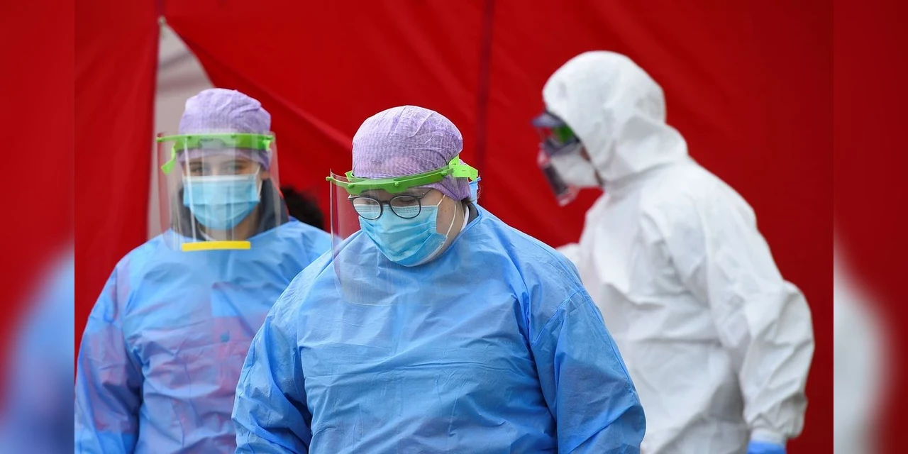 Em três anos de pandemia de covid-19, ciência e vírus evoluíram