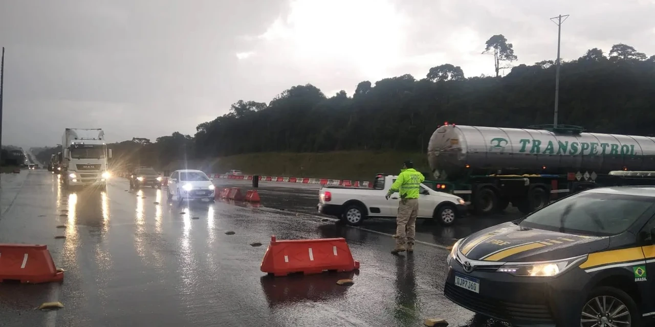 BR-376 e BR-277 são bloqueadas por tempo indeterminado devido às chuvas