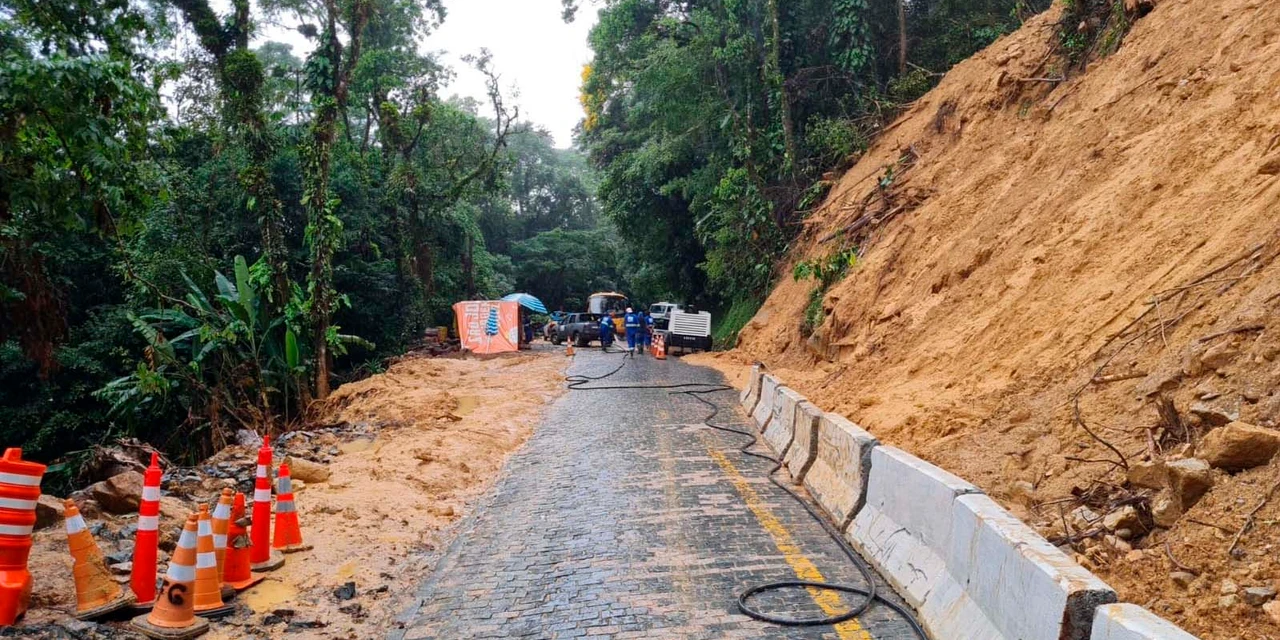 DER/PR libera Estrada da Graciosa após remoção de material e reforço de segurança