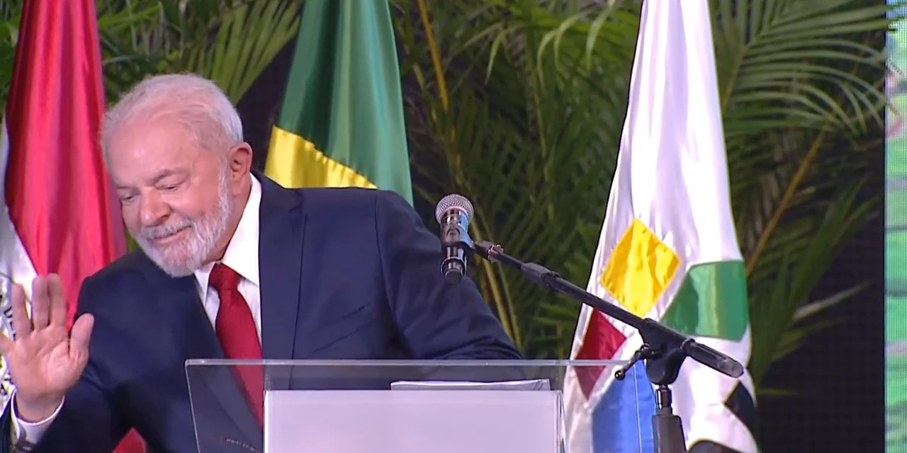 Vídeo: Criança interrompe discurso de Lula com 'Eu te amo' e resposta é ovacionada pela plateia durante posse de Enio Verri em Itaipu