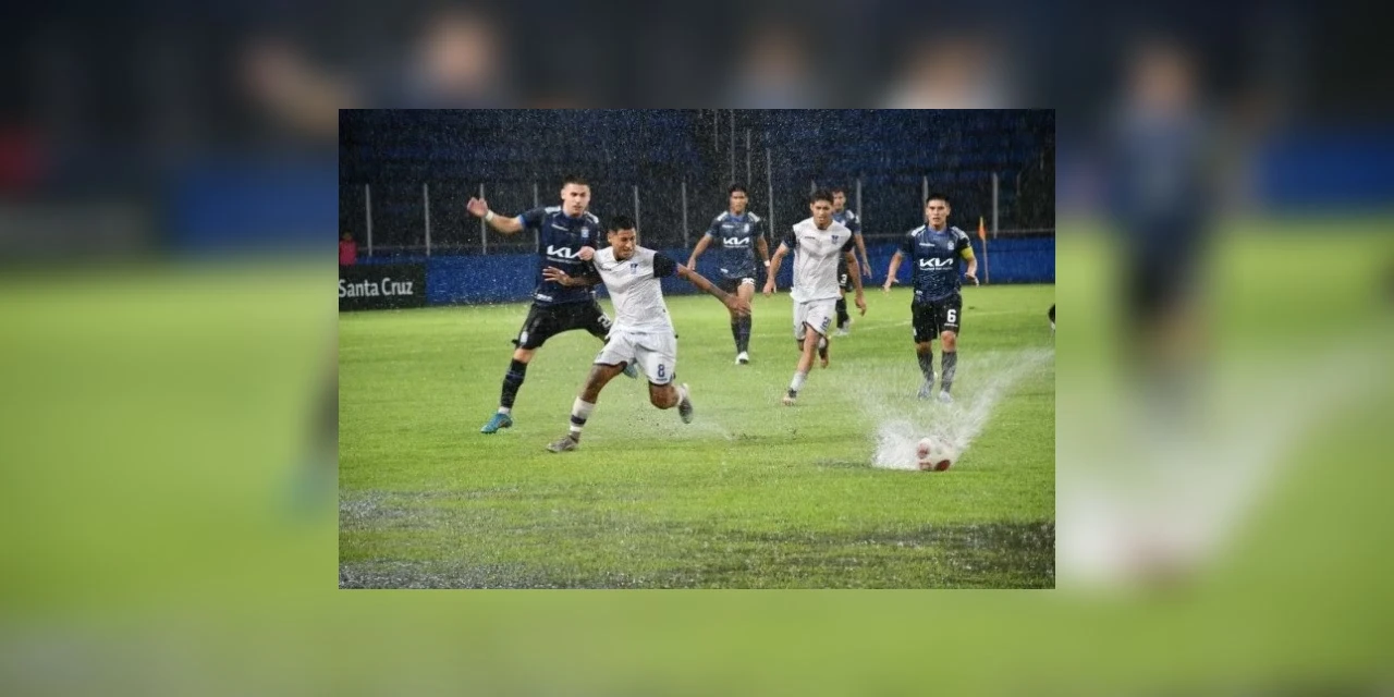 Partida do campeonato boliviano tem 40 minutos de acréscimos e chama atenção até do presidente do país