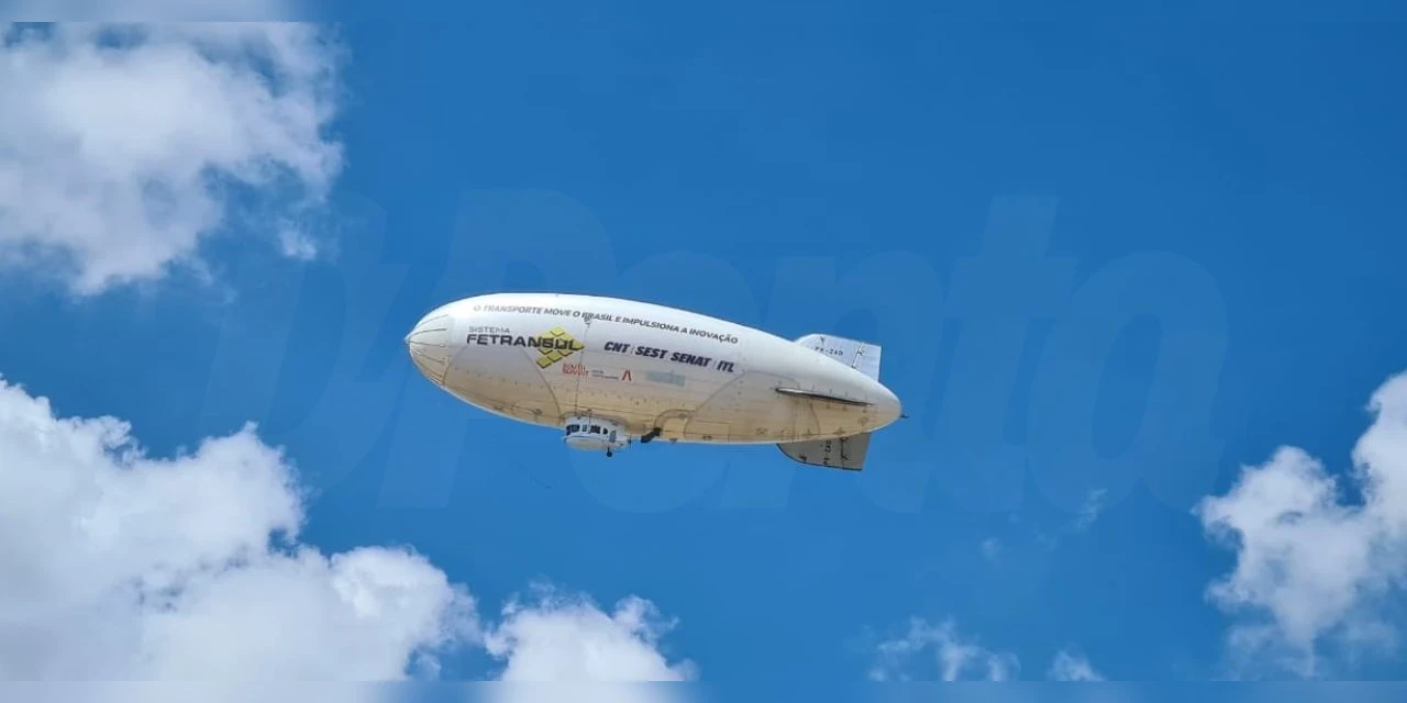 Fotos e vídeo: Zeppelin chama atenção de moradores no céu de PG nesta terça-feira (21)