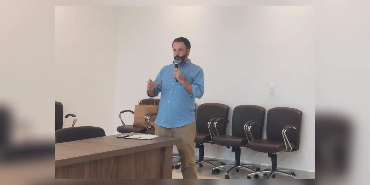 Secretário de Indústria e Comércio apresenta balanço para diretoria da ACIPG