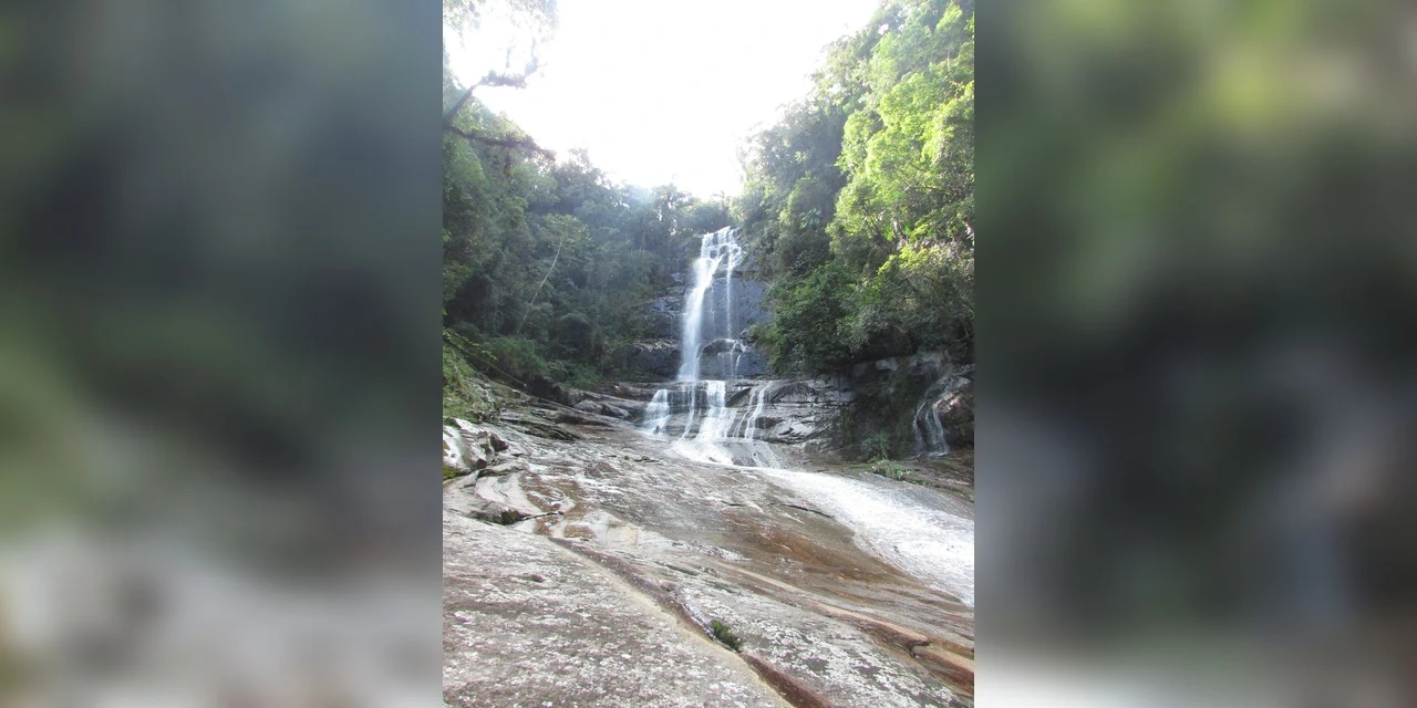 Mulher morre ao cair de cachoeira em Morretes