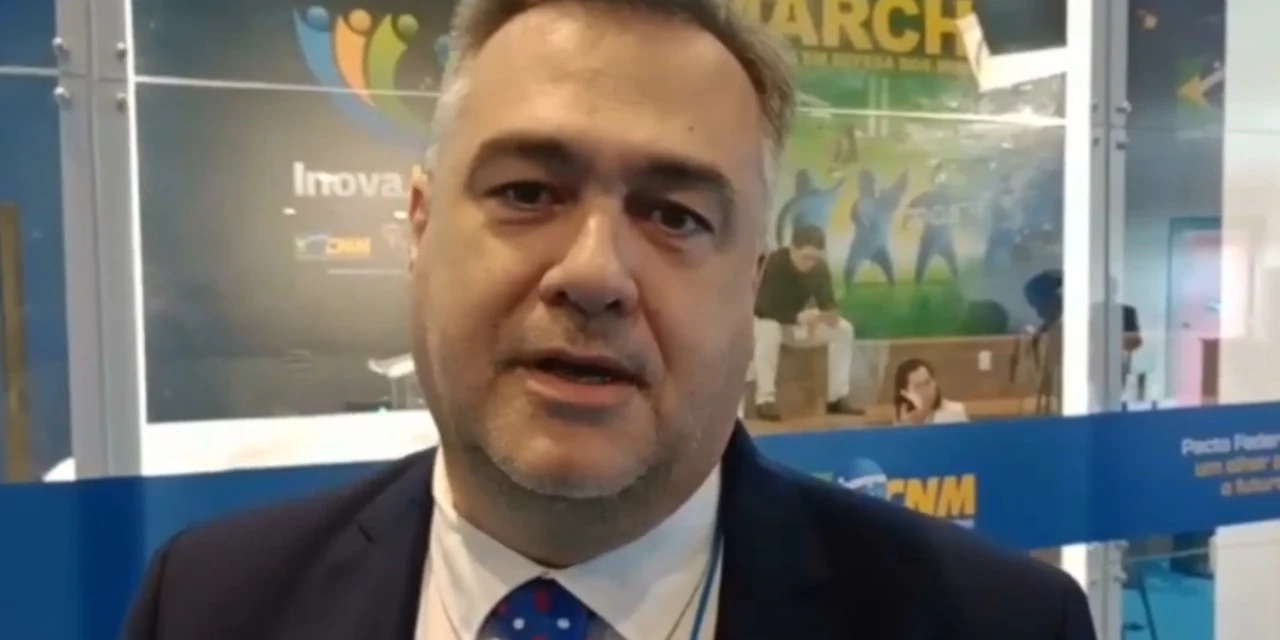 "Eu fui prefeito e sei as demandas e as dificuldades que batem à porta das prefeituras de todo o país", diz deputado Beto Preto na 'Marcha dos Prefeitos' em Brasília