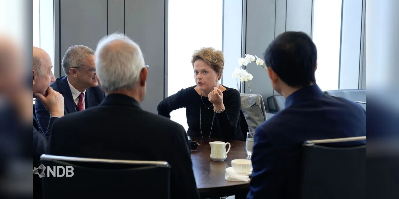 Dilma Rousseff começa a comandar Banco do Brics