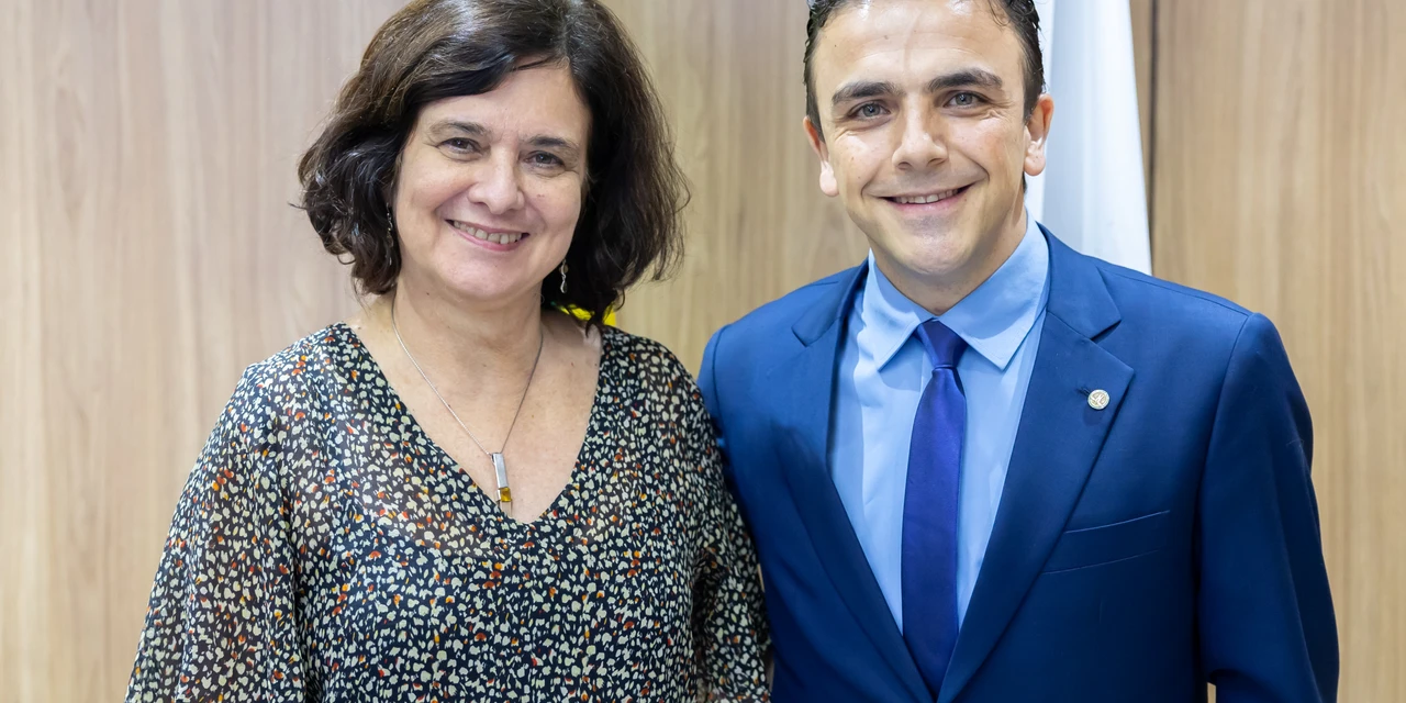 Deputado Aliel e ministra da Saúde discutem implementação do piso da enfermagem