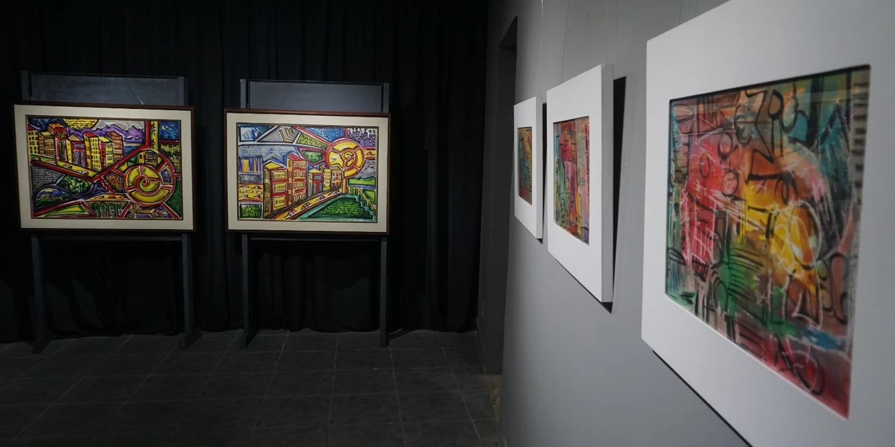 Ponto Azul sedia exposições ‘Pinturas & Balangas - de 1980 a 2022’ e ‘Pinturas de flores e outras sortes’