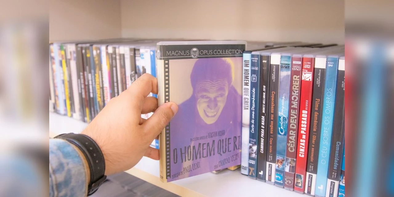 Proex-UEPG recebe acervo com mais de duzentos filmes