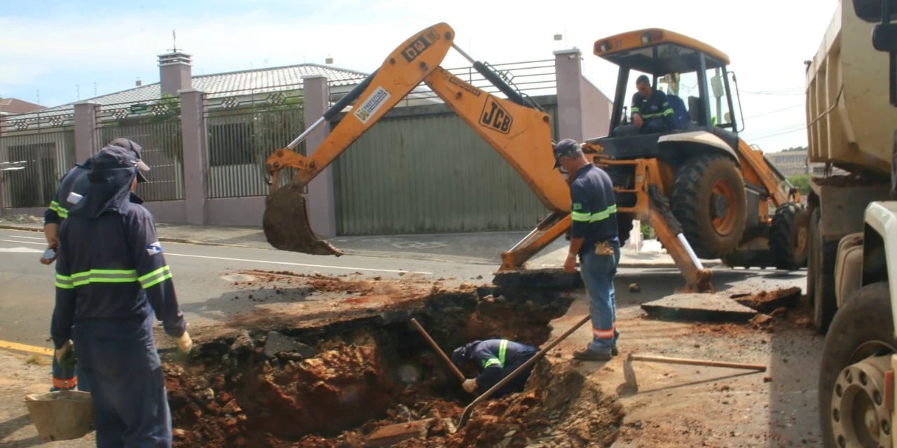 Rua Visconde de Sinimbu é bloqueada para manutenção de galerias pluviais