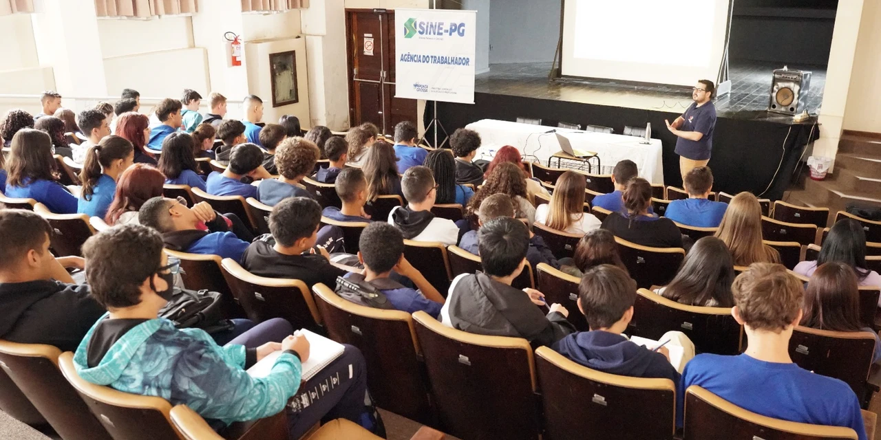 Estudantes participam de ação promovida pela Agência do Trabalhador