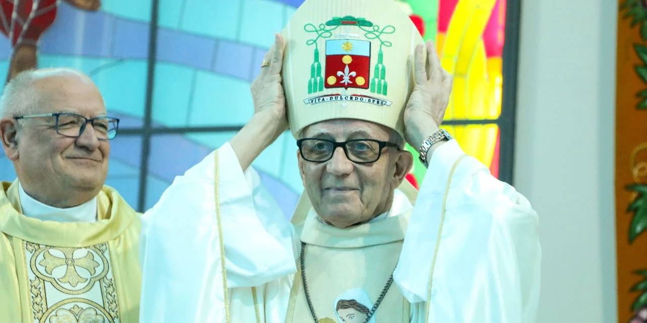 Dom Sergio Arthur Braschi é homenageado durante Missa do Crisma