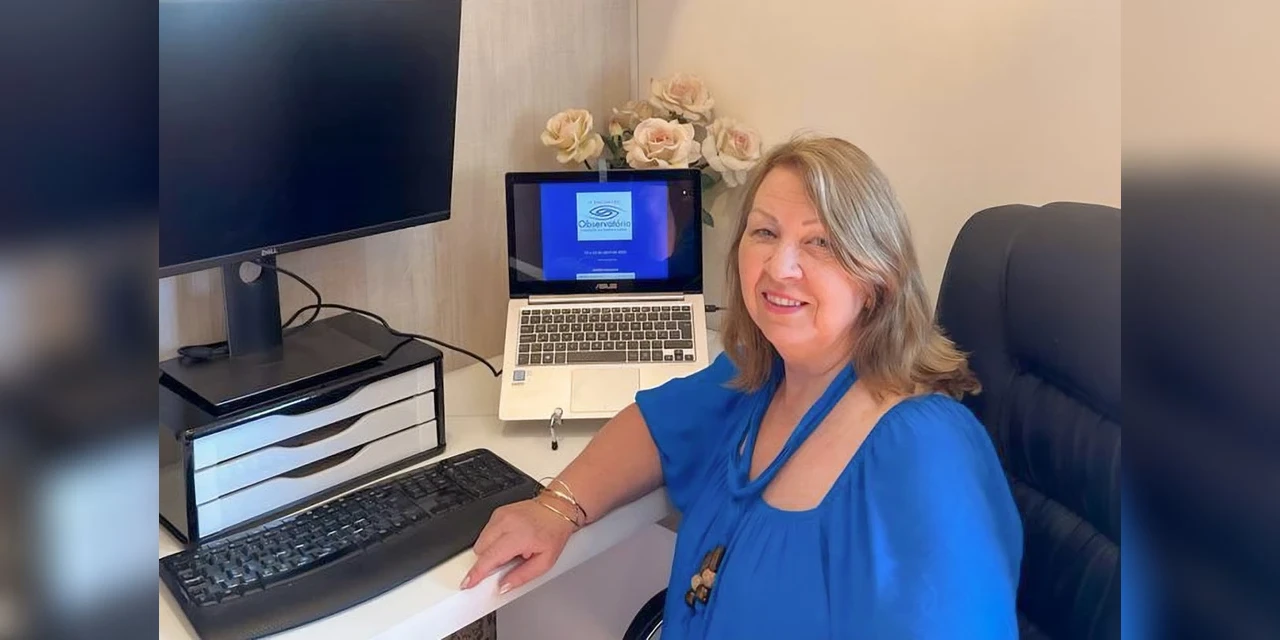 Professora da UEPG participa de encontro para formação no ensino de arte