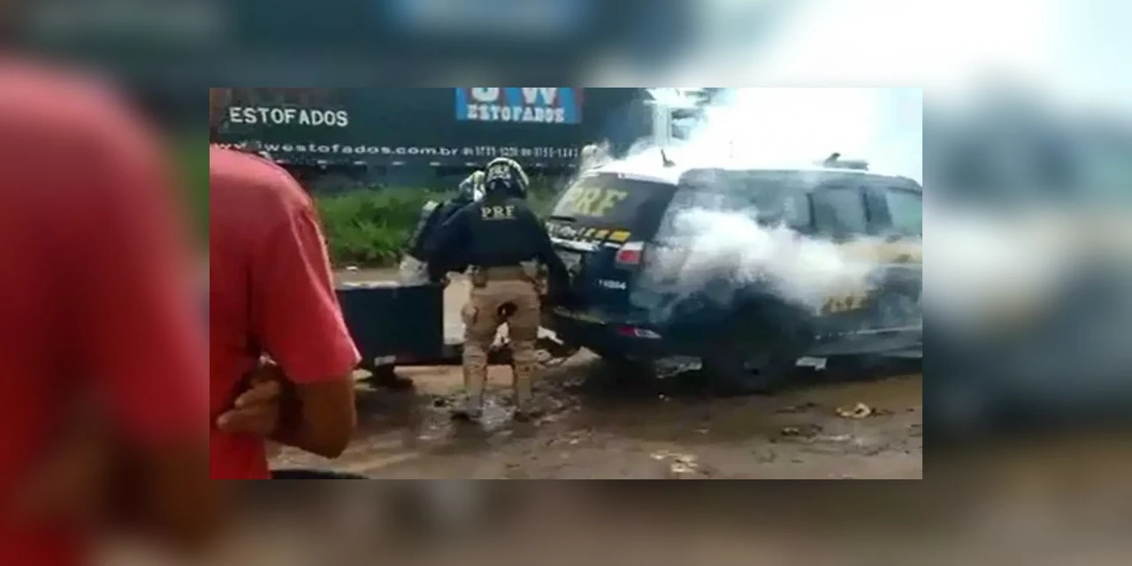 Prisão de dois policiais acusados de matar homem asfixiado em viatura é mantida pelo STJ