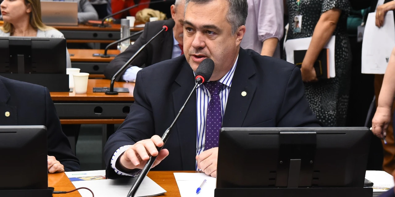 Marco do Saneamento e Vacinação são pautados por Beto Preto na Comissão de Saúde em Brasília