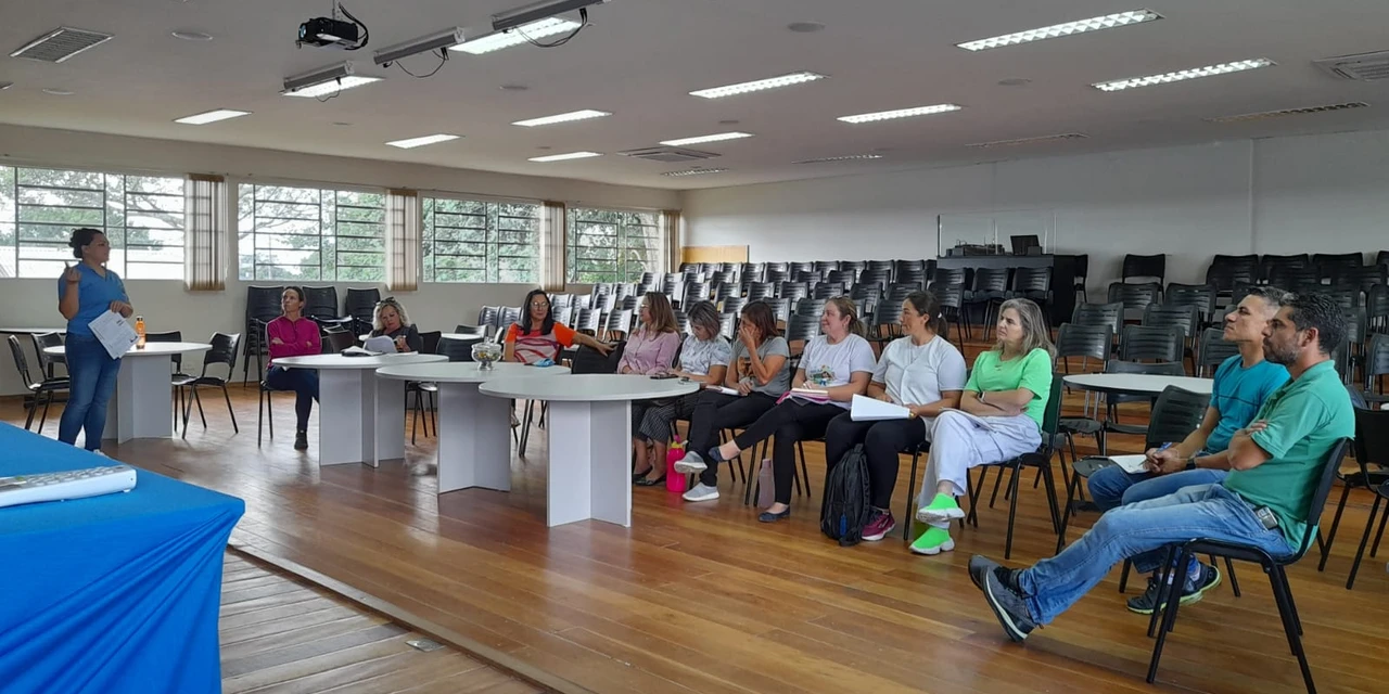 Secretaria de Educação lança projeto Parlamento Jovem em Castro