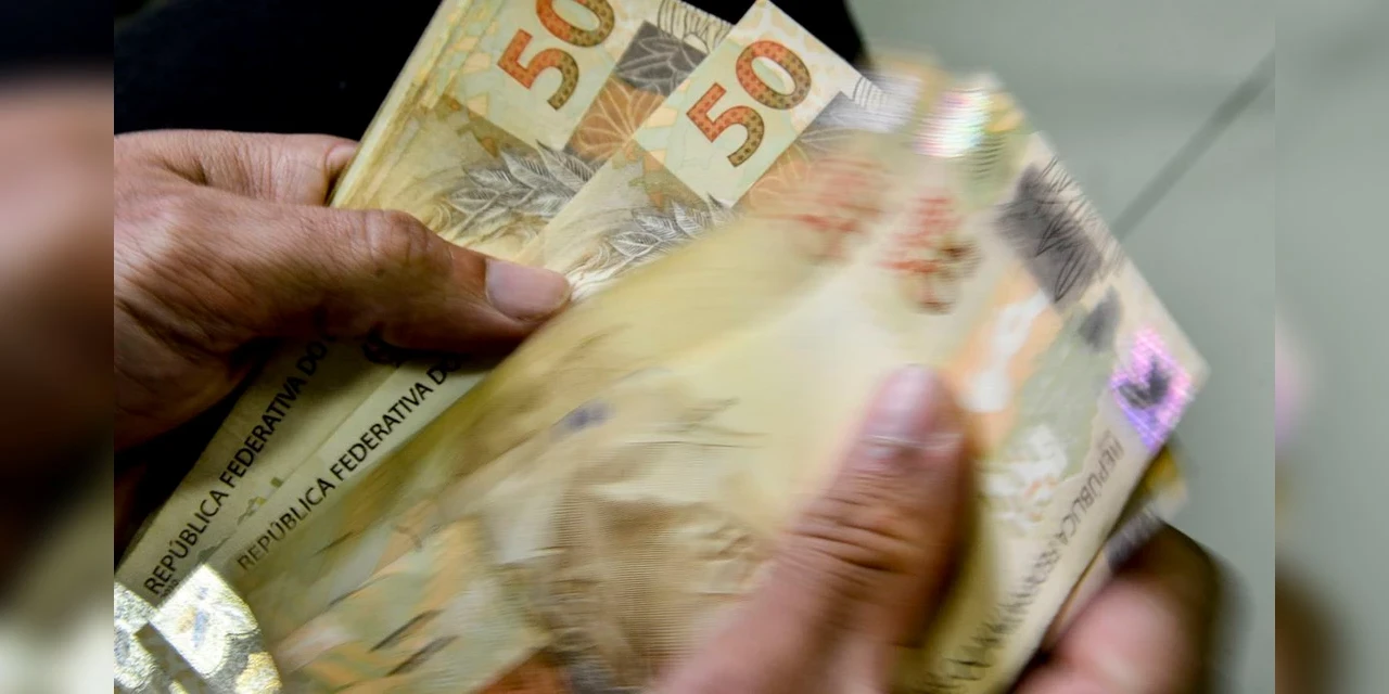 Governo propõe salário mínimo de R$ 1.389 em 2024, sem aumento real