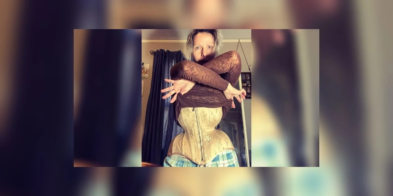 Mulher usa espartilho por 20 horas para bater recorde de cintura mais fina do mundo