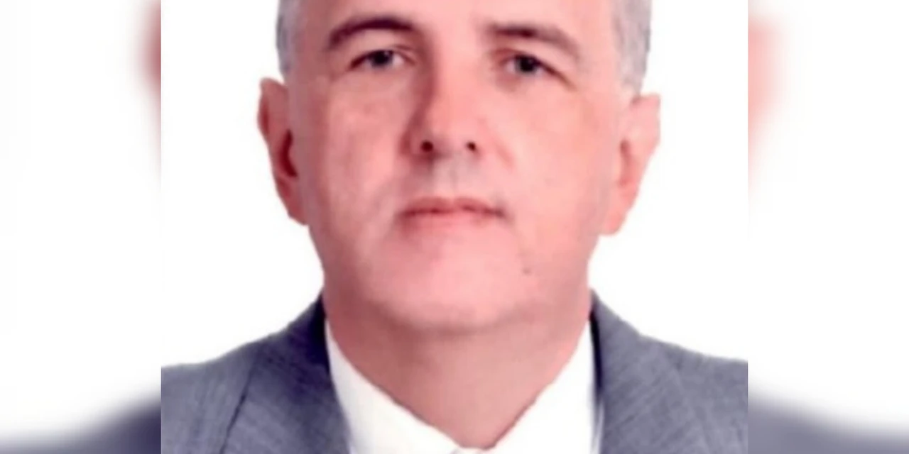 Familiares e amigos se despedem do advogado Cesar Degraf em PG