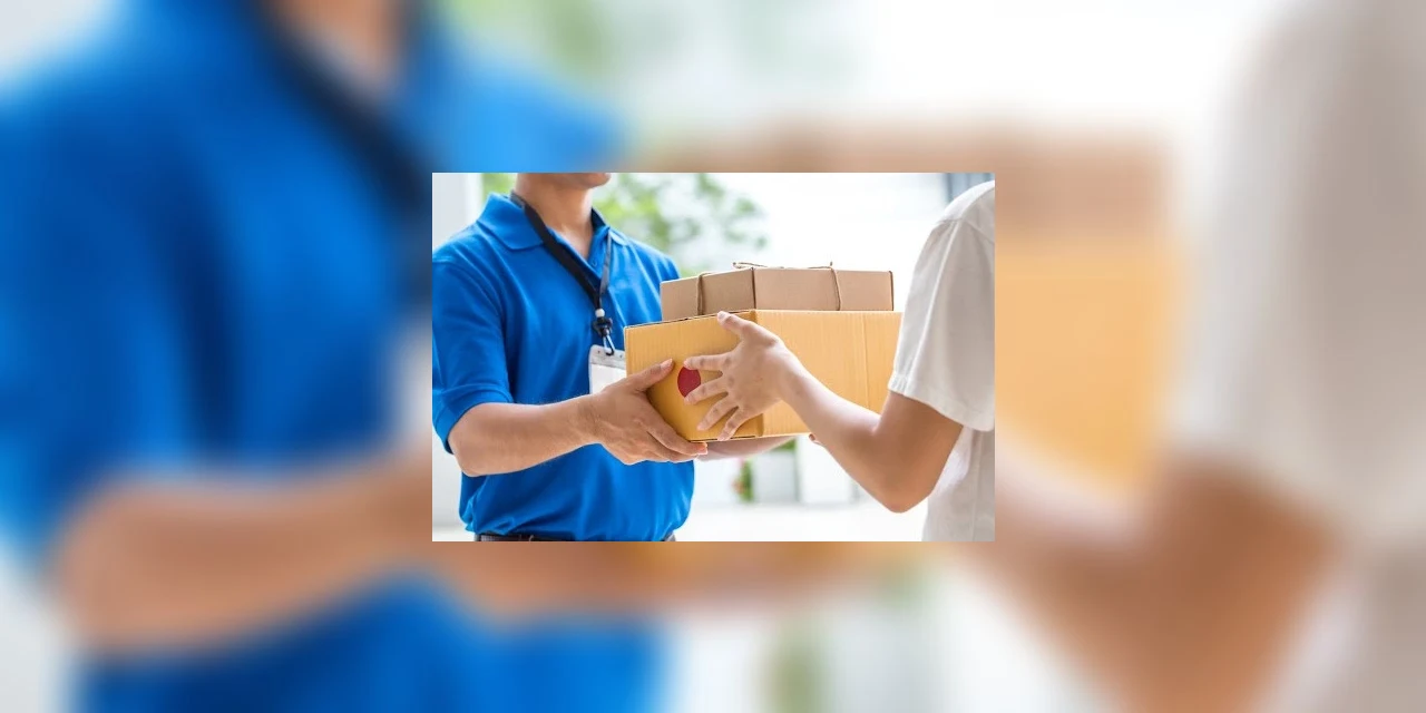 Loja deve indenizar consumidora por encomenda jogada no telhado da vizinha