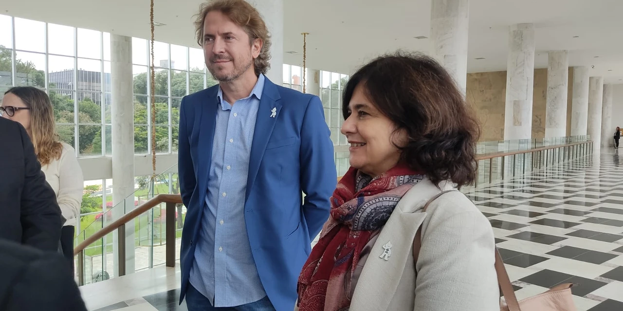 Zeca Dirceu entrega à ministra de Saúde demandas urgentes de Foz do Iguaçu