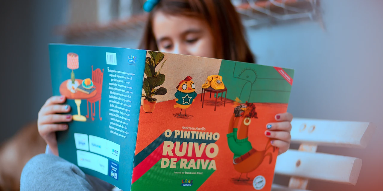 “O pintinho ruivo de raiva” chega às estantes do Instituto Pegaí Leitura Grátis
